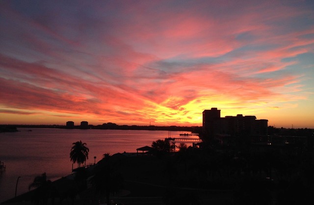 Resort-Stil Waterfront Condo