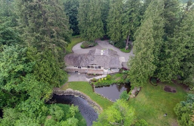 Waterfront Paradise Home + BBQ + Sauna!