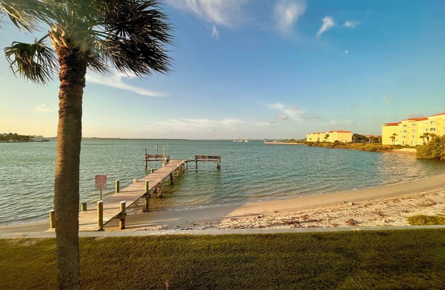Waterfront Paradise on Hutchinson Island