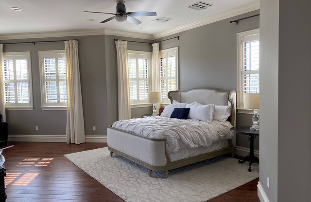 Waterfront Paradise w/pool and hot tub 5 minutes to the beach