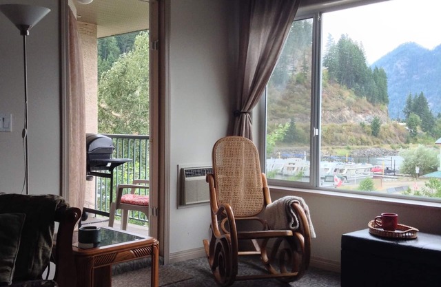 Peaceful Waterfront Penthouse mit eigenem Dock, Pool und Whirlpool