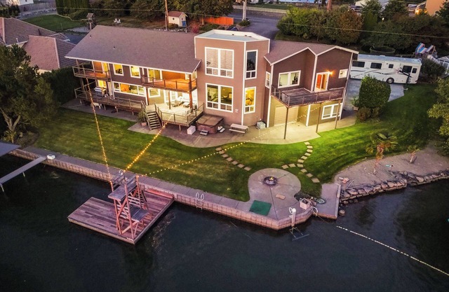 Waterfront perfection with 5 bedrooms / 4 bathrooms - 5000 sf