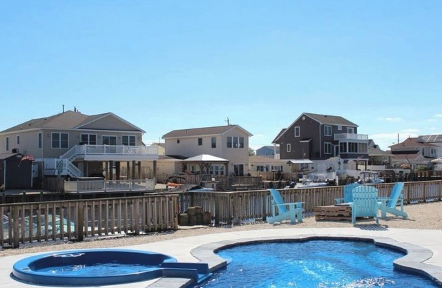 Waterfront-Pool-Hot Tub-Fenced in Yard-Minutes to LBI Beaches-Shore Retreat