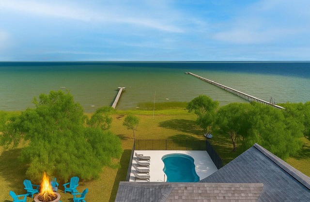Waterfront Pool Hot Tub Private Pier Guest Bungalow