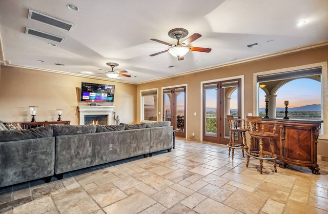 Waterfront Pool Spa Views Dock 7 bd
