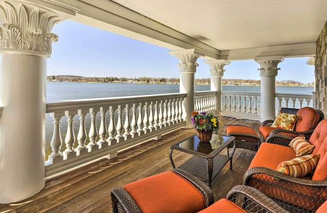 Wolcott Villa in Port Bay mit eigenem Dock und Patio