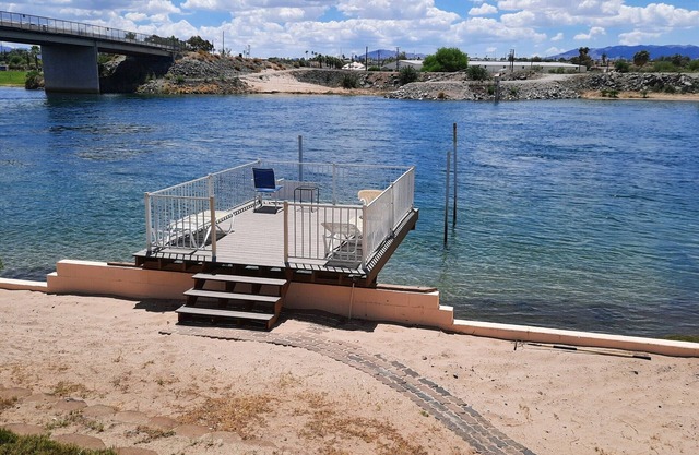 PRIVATE BOOT RAMP ** SANDY BEACH ** GATED COMMUNITY