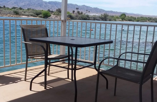 PRIVATE BOOT RAMP ** SANDY BEACH ** GATED COMMUNITY, 3 Schlafzimmer und 2 Badezimmer