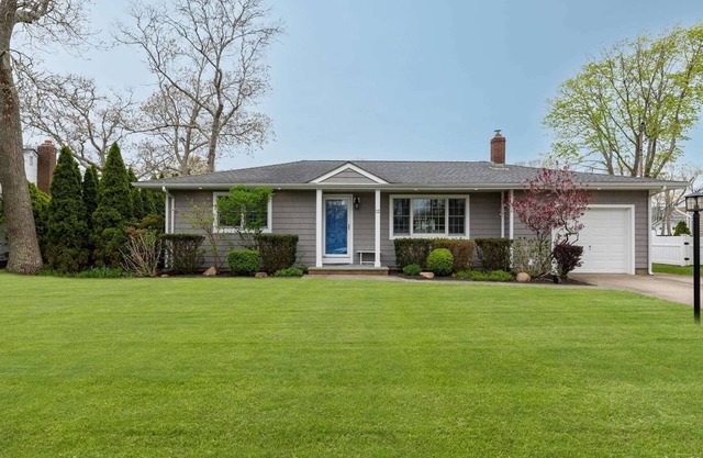 Waterfront Property E. Quogue Minutes From The Hamptons