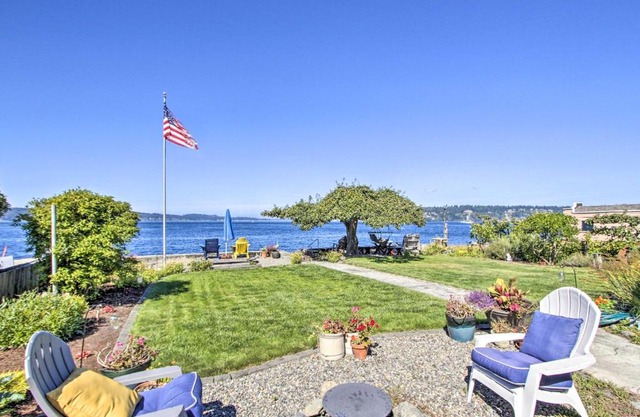 Waterfront Puget Sound Retreat Steps to Beach!