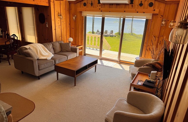 Waterfront & Pvt Beach 120’Shoreline (Sandy&Quiet)- Amazon&Instacart accessible!