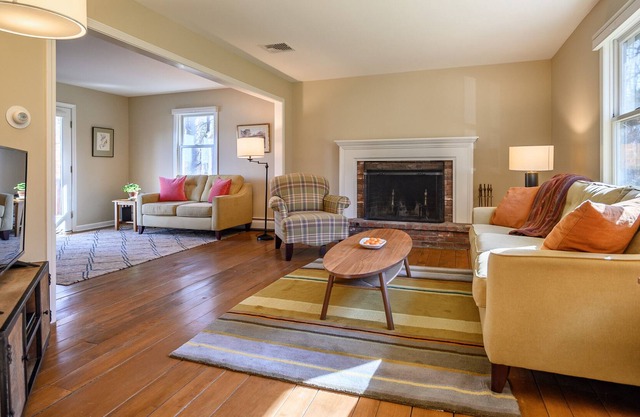 Waterfront renovated country house with deck, close to hiking, skiing