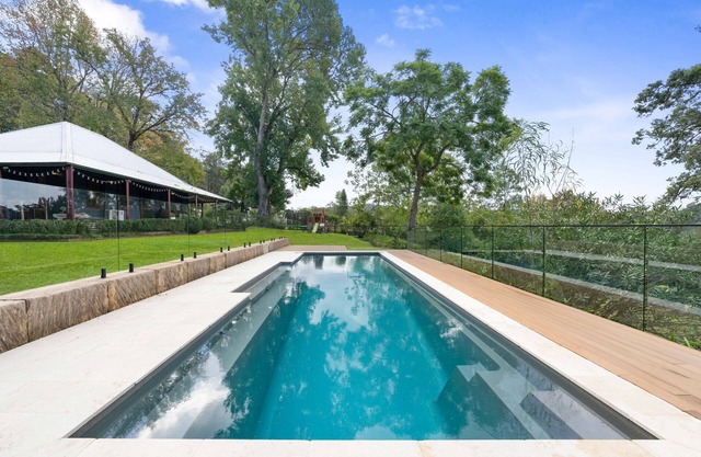 Waterfront Retreat - Kayaks, Heated Pool, Firepit and so much more!