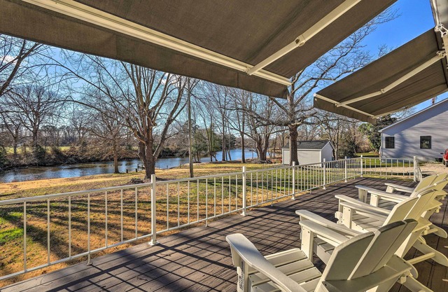 Waterfront Retreat < 4 Mi to Dtwn Cambridge!