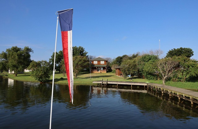 Waterfront Retreat, Lake Limestone