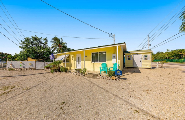 Waterfront retreat near the beach with hot tub, two kayaks, & central AC