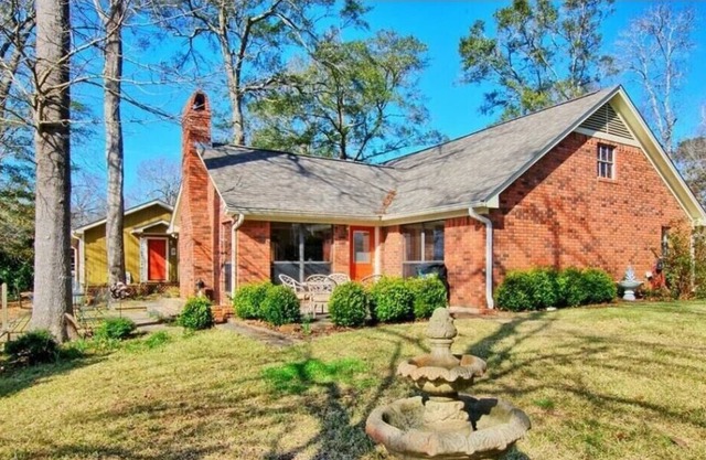 Waterfront retreat on Toledo Bend! Sleeps up to 22.