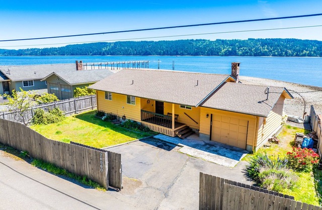 Waterfront Retreat, Relaxation, Fun in Hood Canal
