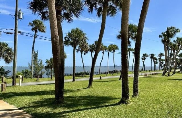 Waterfront Retreat with a Beautiful View!