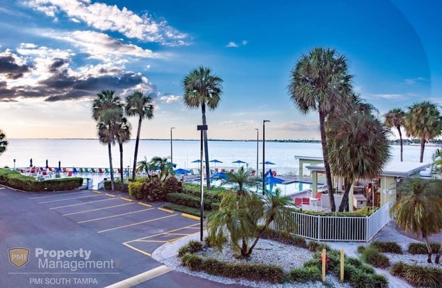 Waterfront Retreat - Waves & Wellness, Serene Views