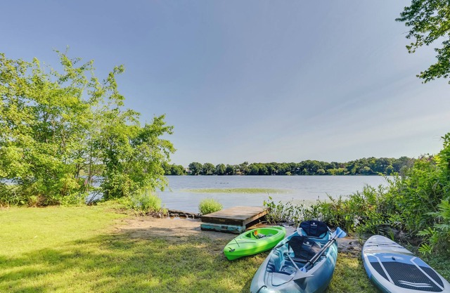 Waterfront Rhode Island Abode w/ Kayaks & Dock!