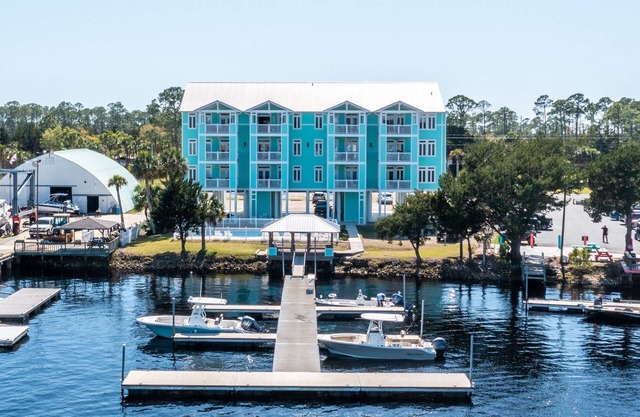 Ufergegend, RIVERS EDGE CONDO 2A-BLDG 1 * PRIVATE DOCK und ASSIGNED BOAT SLIP