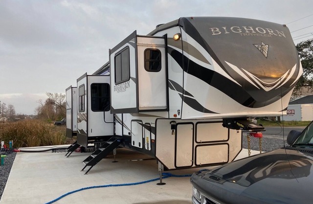 WATERFRONT RV SITE W/ LAUNCH NEAR COCODRIE / POINTE AUX CHEIN/HOUMA