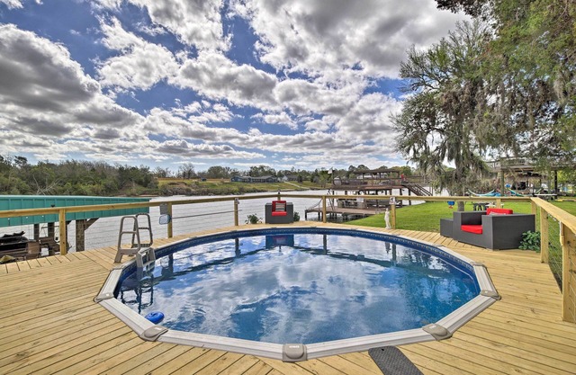 Waterfront San Jacinto River Home w/ Boat Slip!