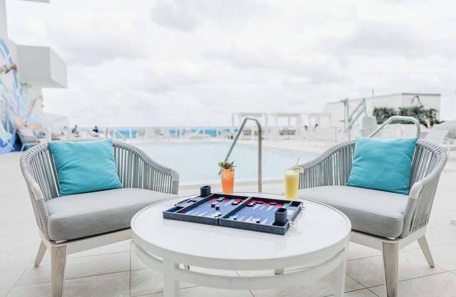 Waterfront Sanctuary: Marina View, Pool, Easy Access to Port Everglades