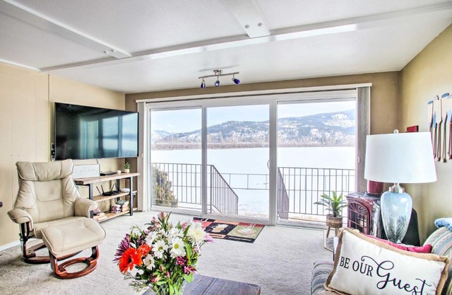 Waterfront Sandpoint Vacation Rental Lake Access!