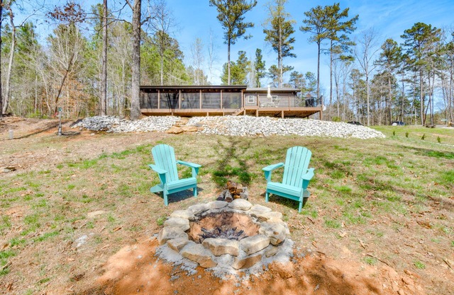 Waterfront Seneca Cabin ~ 4 Mi to Boat Launch!