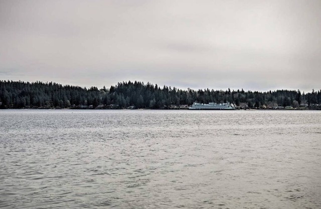 Waterfront Serenity Awaits: Cozy 2 Bedroom Home w/ Stunning Views & Beach Access