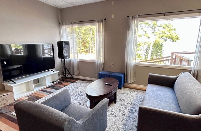 Waterfront spacious cottage flat with scenic view in Buckhorn Lake