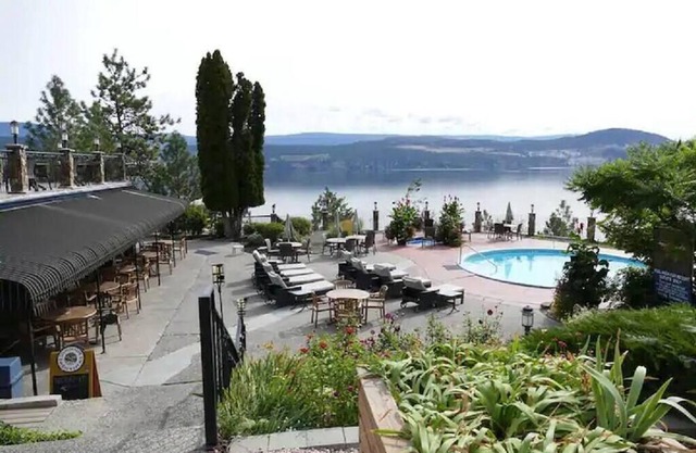 Waterfront Spacious One Bedroom Condo