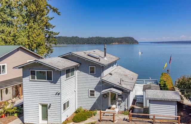Waterfront Spectacular in Brinnon WA