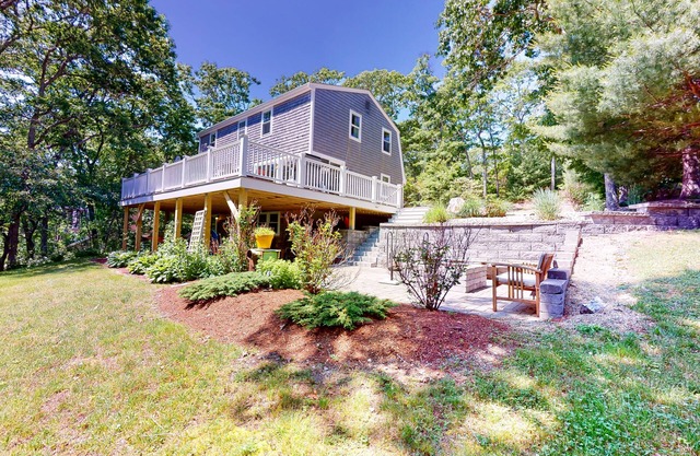 Waterfront stay with private beach access, dock & water toys - year-round home