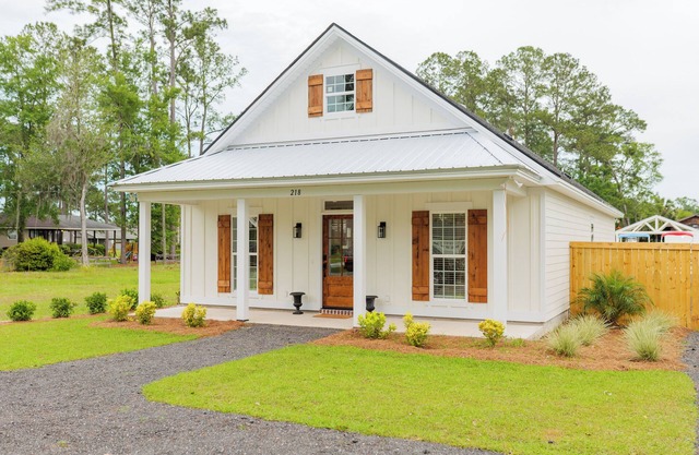 Waterfront Stay with Boat Ramp, RV Hookup & 4 TVs