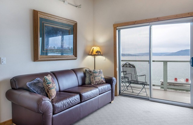 Waterfront Studio Retreat!