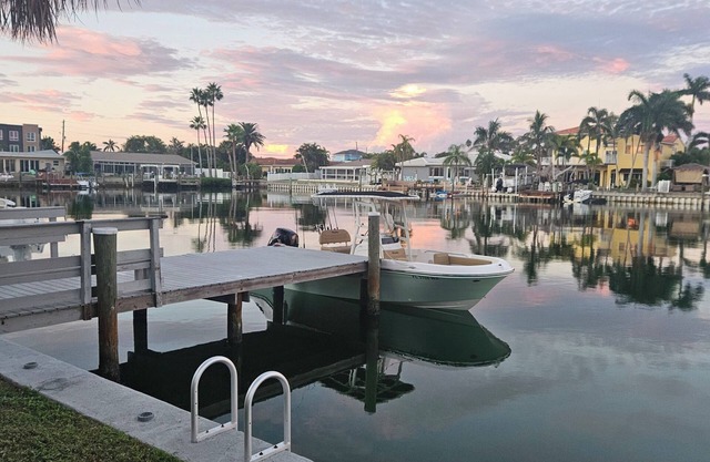 Treasure Island Waterfront Oasis Minutes to Beach Dock Sunsets at John’s Pass