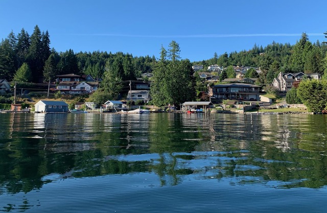 Waterfront two bedroom rambler (Geneva area)