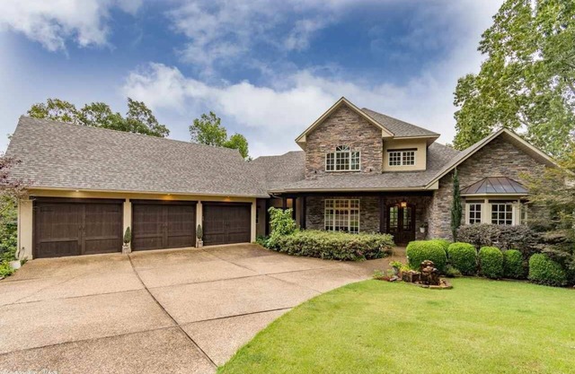 ☀️Waterfront 5000 sq. ft. on cove, boat dock & 2 large decks, Media & Game Room.