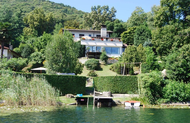 Waterfront Villa with private dock at Lago di Monate