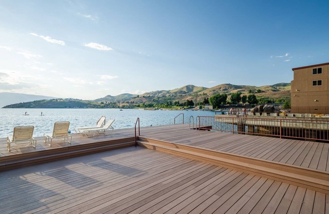 Waterfront View, Pool, Hot Tub, Steps To Downtown