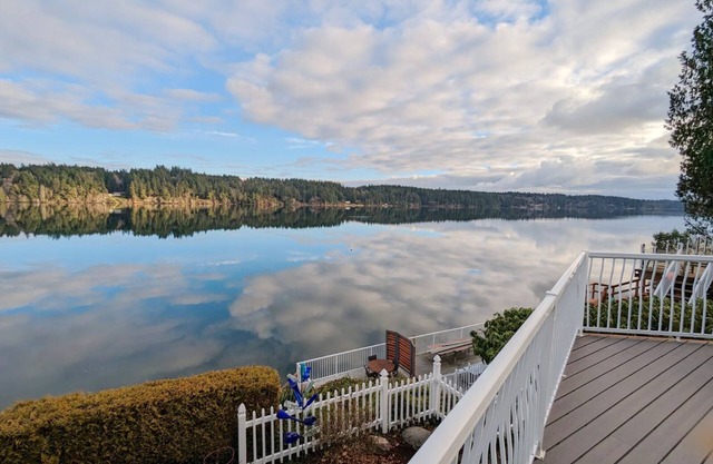 Waterfront Villa with Private Beach, Hot tub, EV & WFH