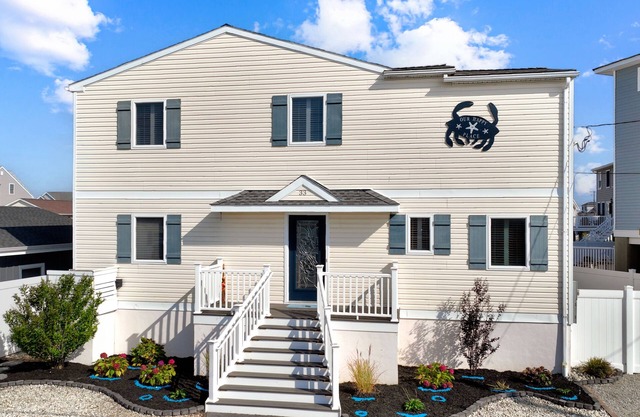 Waterfront w/dock & hot tub, bring your boat/jet ski-5 minutes from beach-LBI!!!