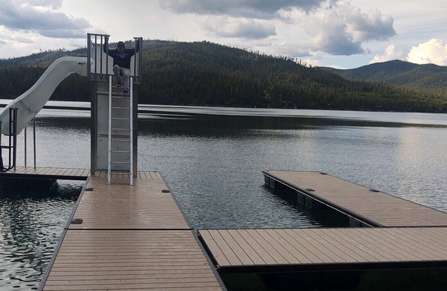 Haus am Wasser mit herrlichem Bergblick