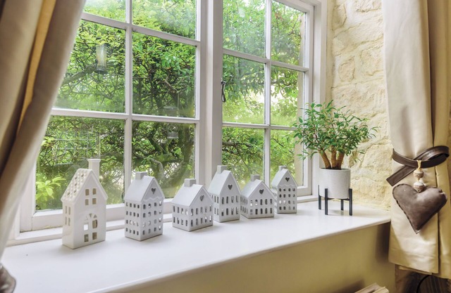 WATERLOO MILL COTTAGE, family friendly in Wotton-Under-Edge