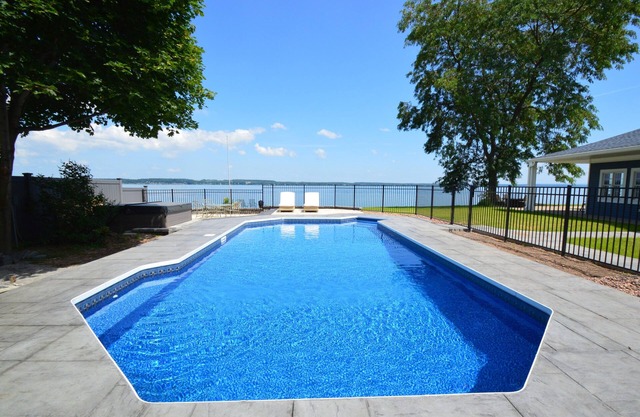 Waters Edge B&B Resort