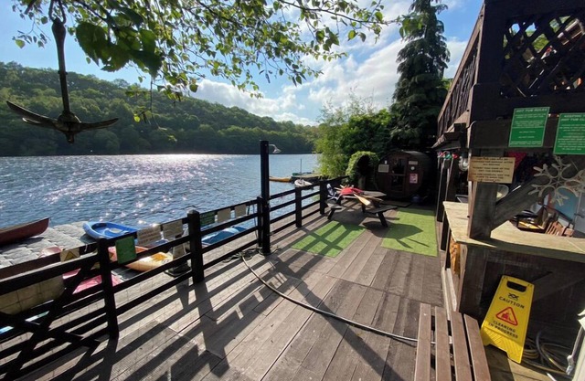 Waters edge boathouse Rudyard lake short breaks kayaks fishing hottub