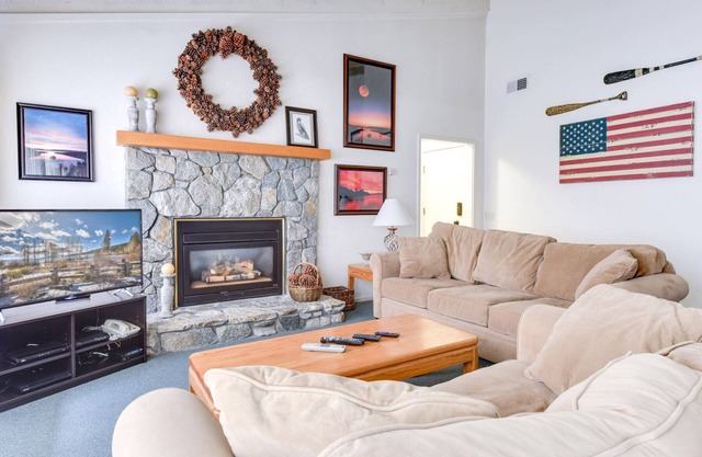 Waters Edge Vista | HOA Pool & Pier Access